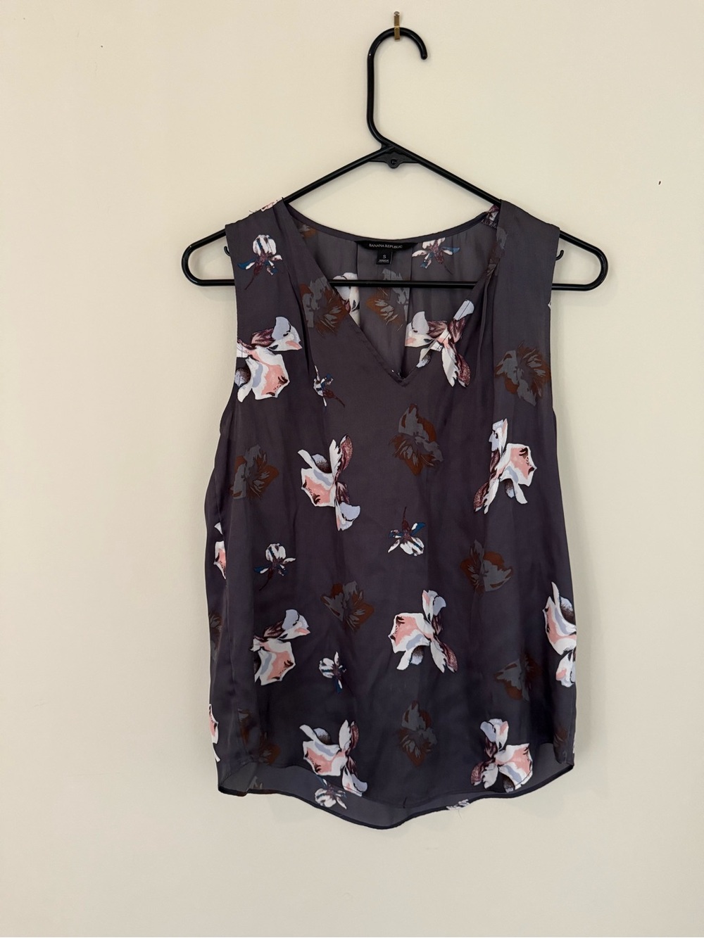 Banana Republic Charcoal Floral V-Neck Sleeveless Blouse with Pink Accents
